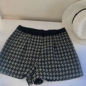 3/ $20 🦋 NWT Black & Cream Shorts (b3)